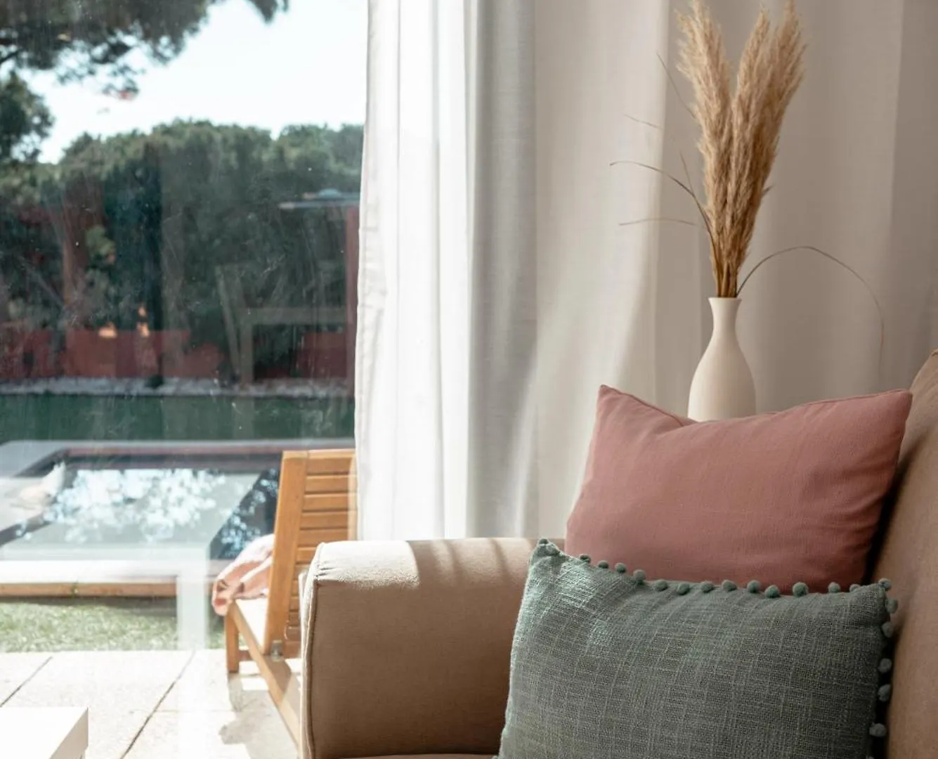 Marbella Retreat: Private Pool & Frontline Golf Apartment