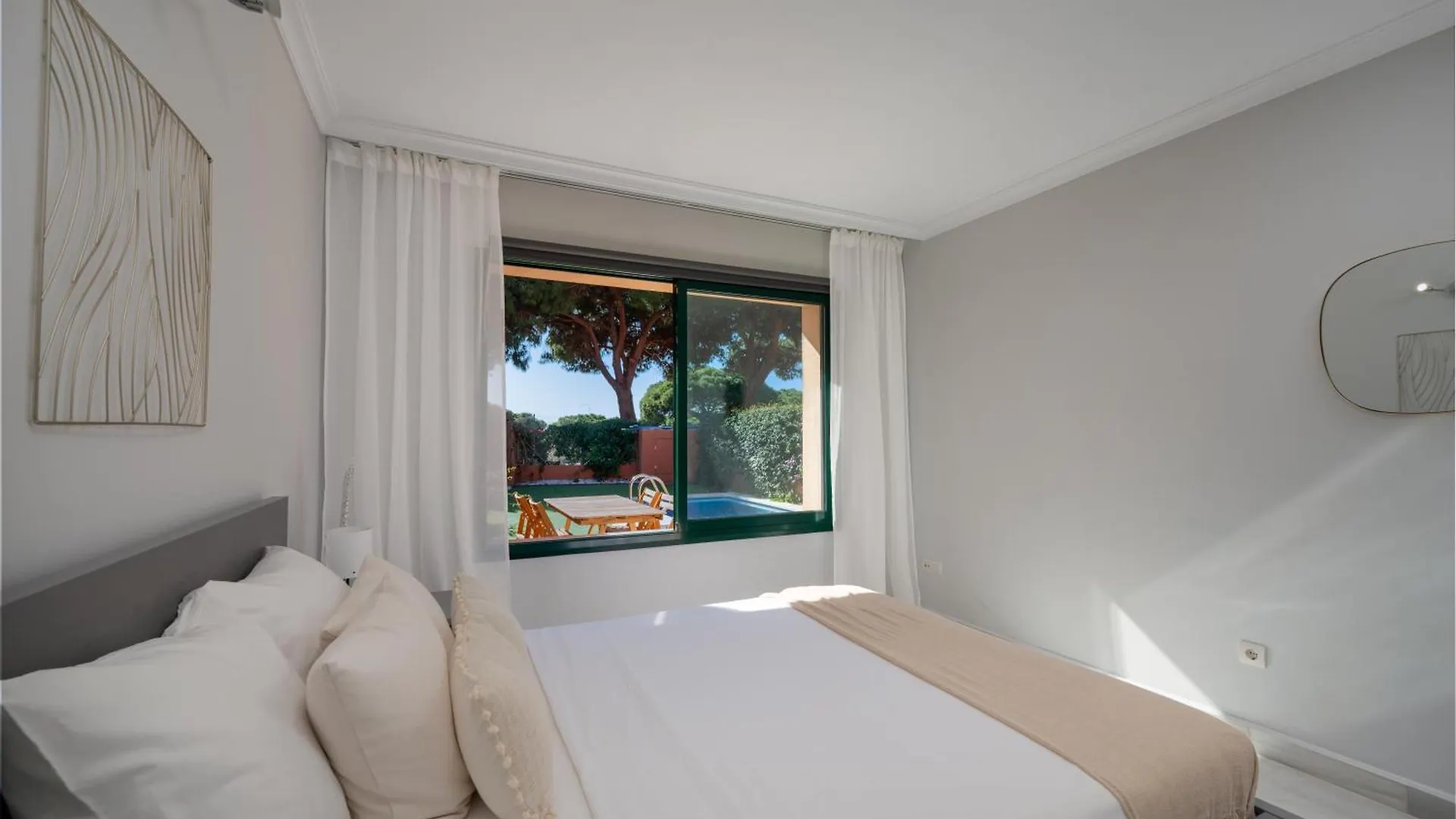 Marbella Retreat: Private Pool & Frontline Golf Apartment