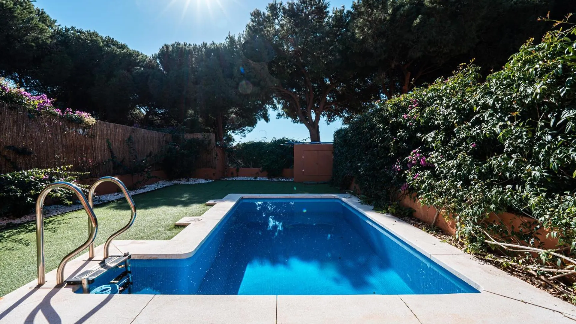 Marbella Retreat: Private Pool & Frontline Golf Apartment 0*,  Spain