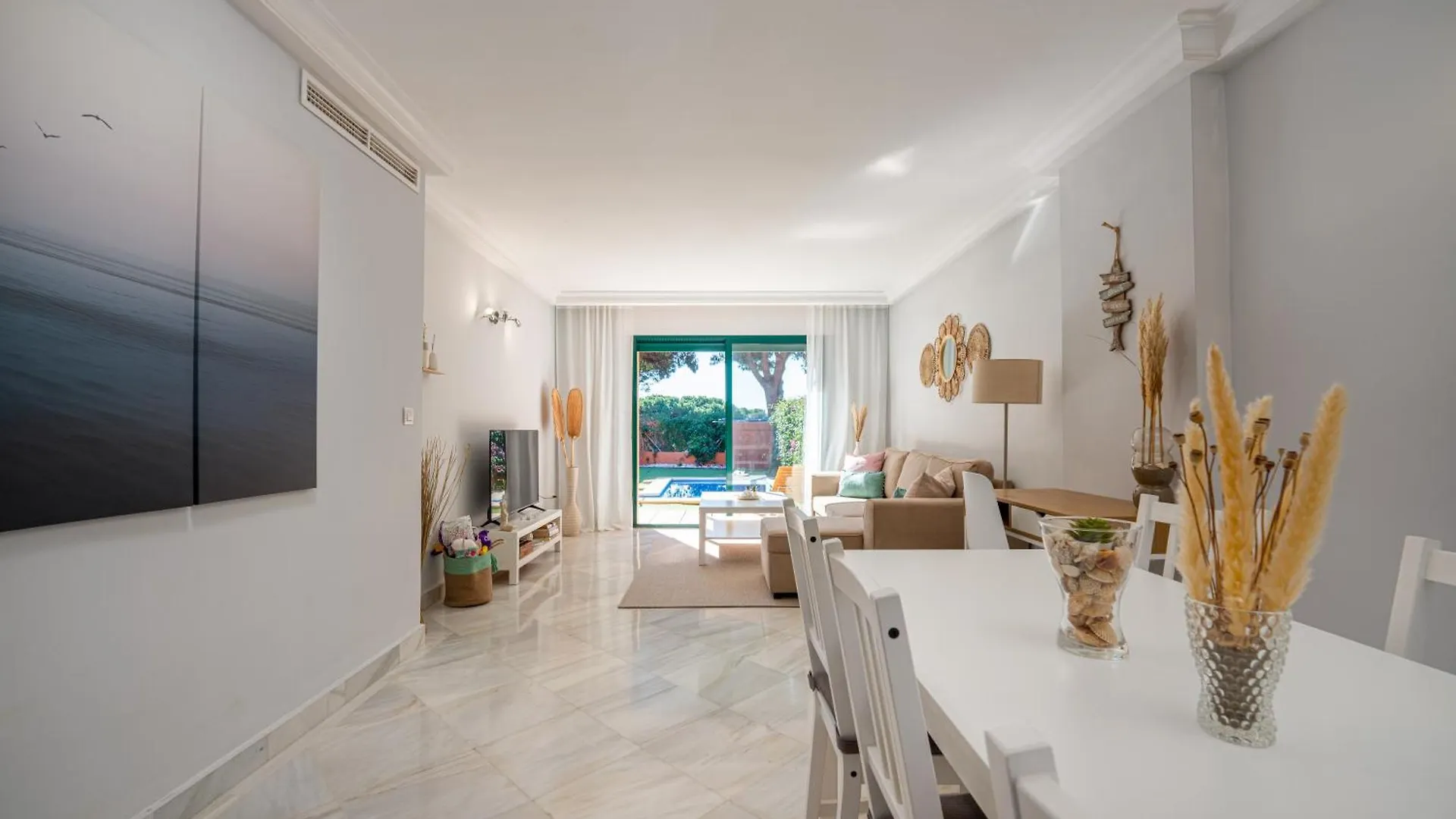 Marbella Retreat: Private Pool & Frontline Golf Apartment 0*,
