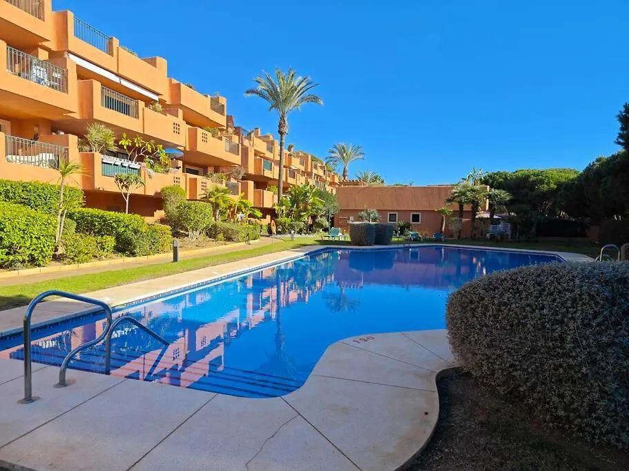 Marbella Retreat: Private Pool & Frontline Golf Apartment
